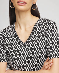 Chico's Graphic Slub V-Neck Tee